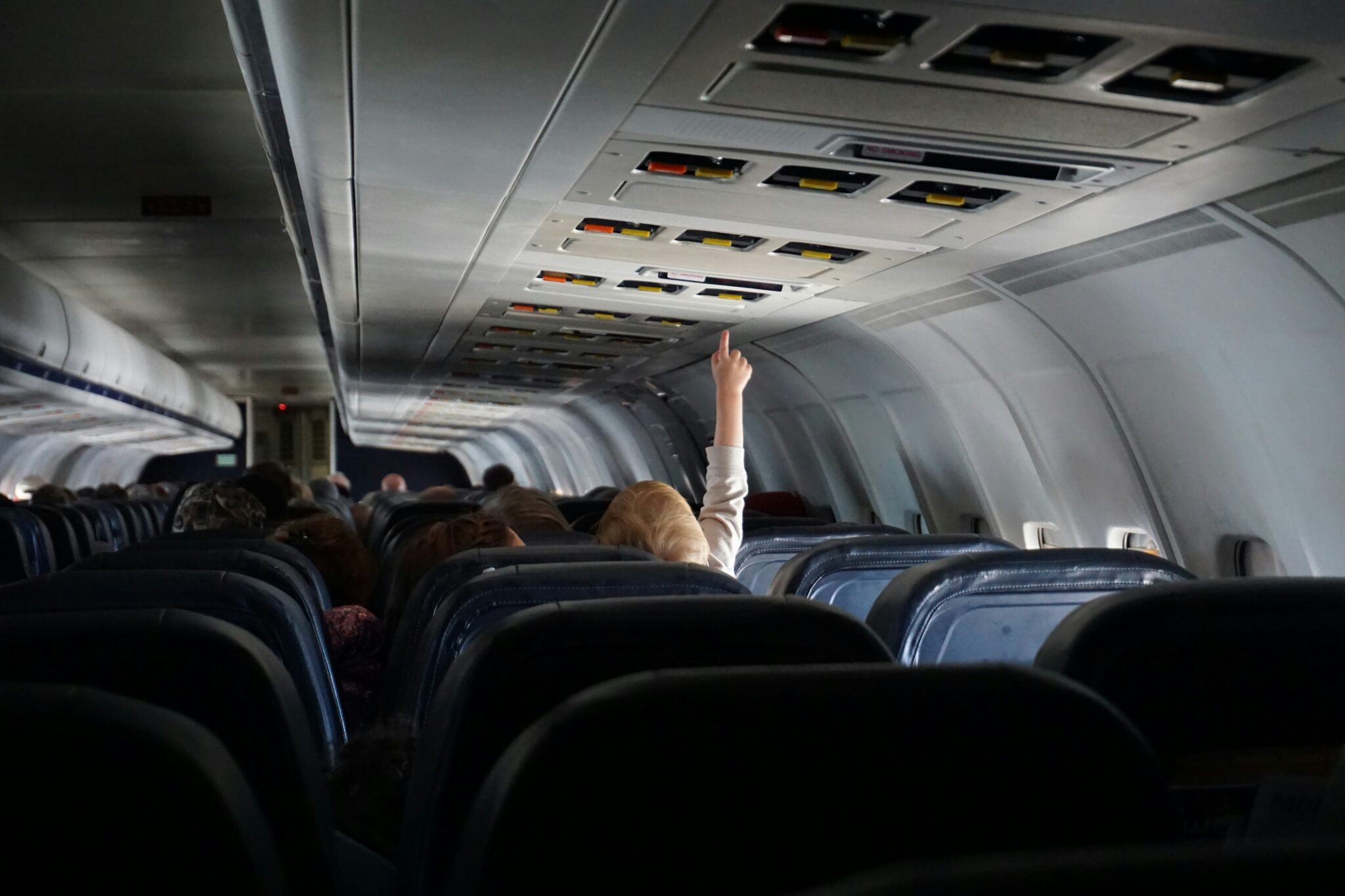 viajar en avión con la familia