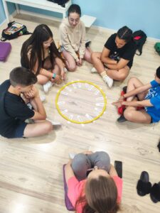 Clase de inglés para adolescentes en la academia Helen Doron Roquetas de Mar